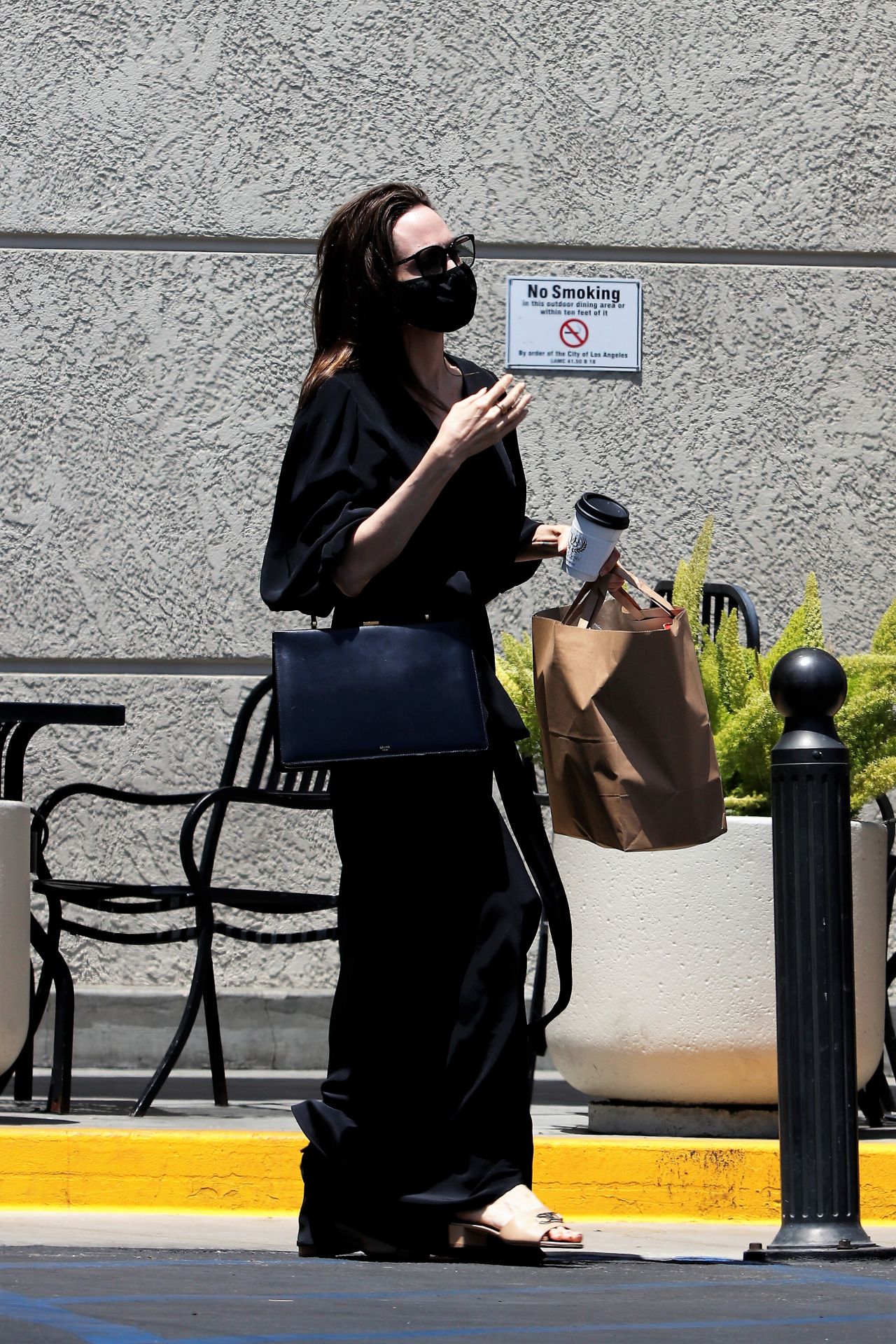 https://celebmafia.com/wp-content/uploads/2021/05/angelina-jolie-shopping-in-los-angeles-05-23-2021-2.jpg