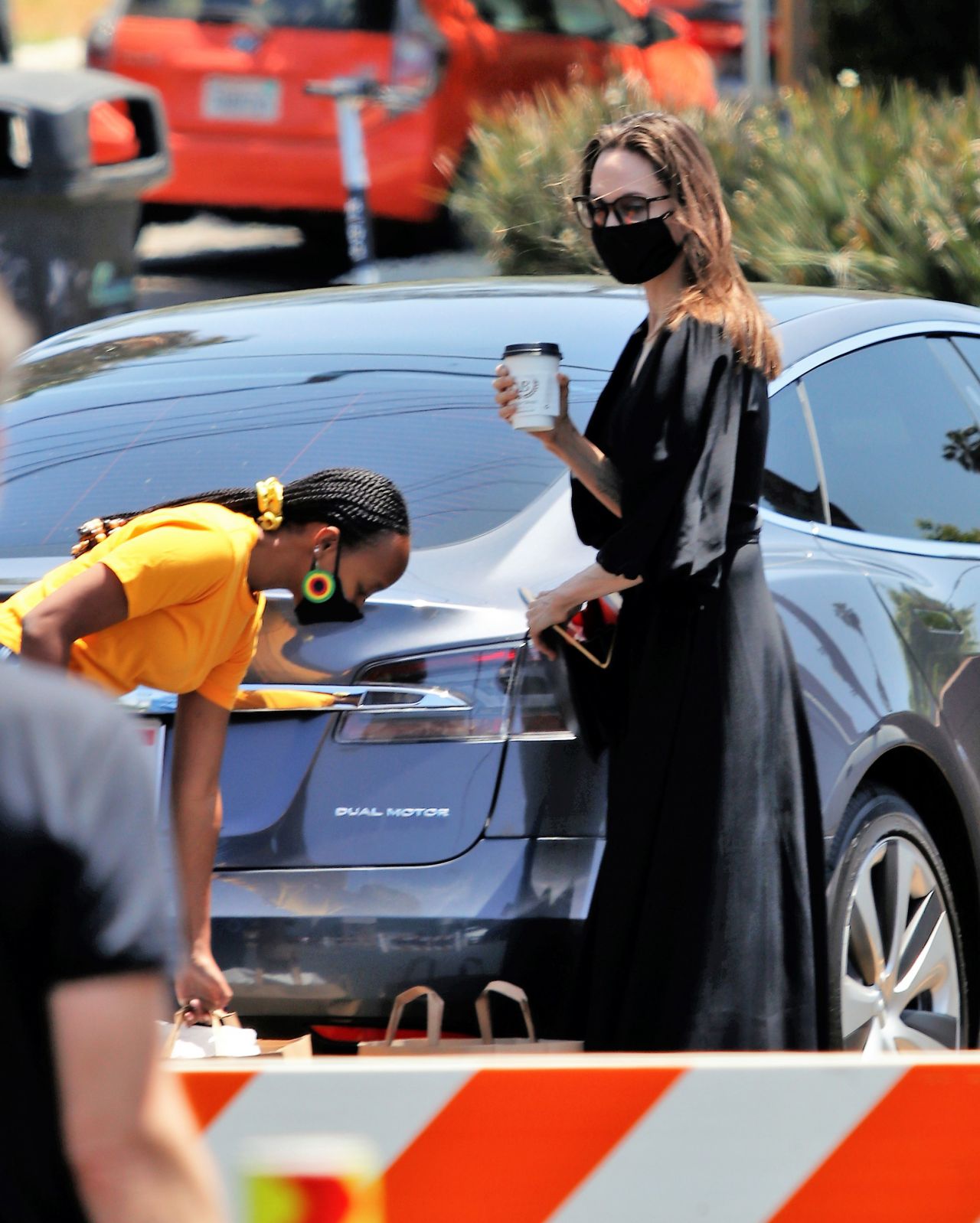 https://celebmafia.com/wp-content/uploads/2021/05/angelina-jolie-shopping-in-los-angeles-05-23-2021-8.jpg