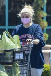 Ariel Winter in Comfy Outfit at a Local Market in Studio City 05/26/2021