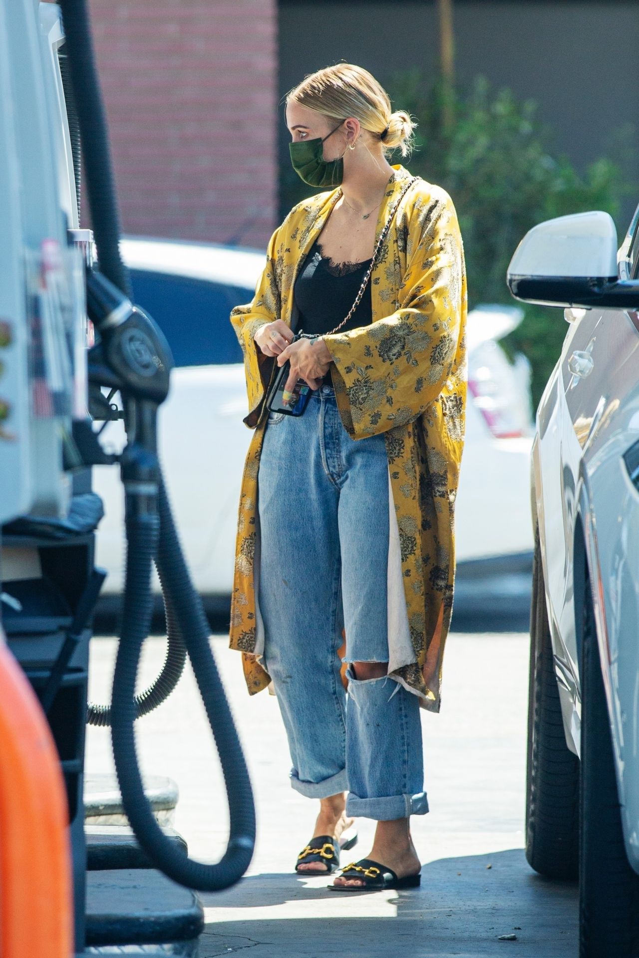 Ashlee Simpson – Getting Gas in Sherman Oaks 05/04/2021 • CelebMafia