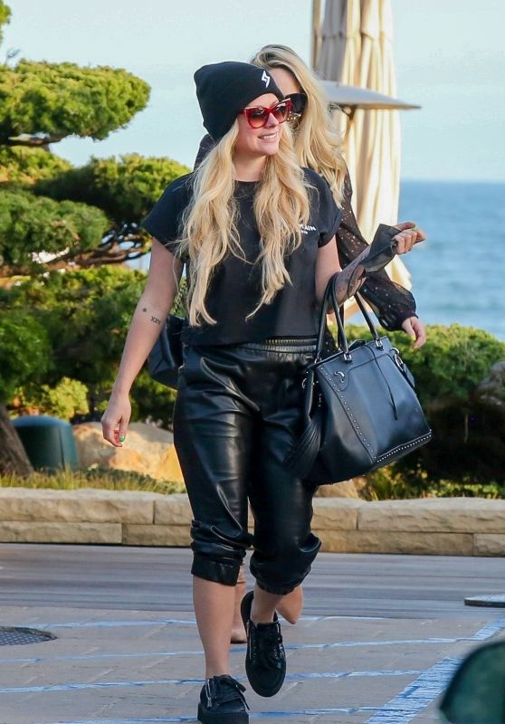 Avril Lavigne at Nobu in Malibu 05/22/2021