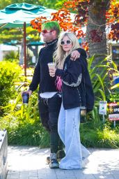 Avril Lavigne - Out in Malibu 05/11/2021