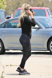 Avril Lavigne - Out in Malibu 05/26/2021