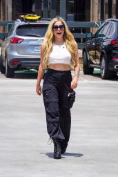Avril Lavigne Street Style - Malibu 05/27/2021