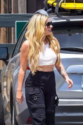 Avril Lavigne Street Style - Malibu 05/27/2021