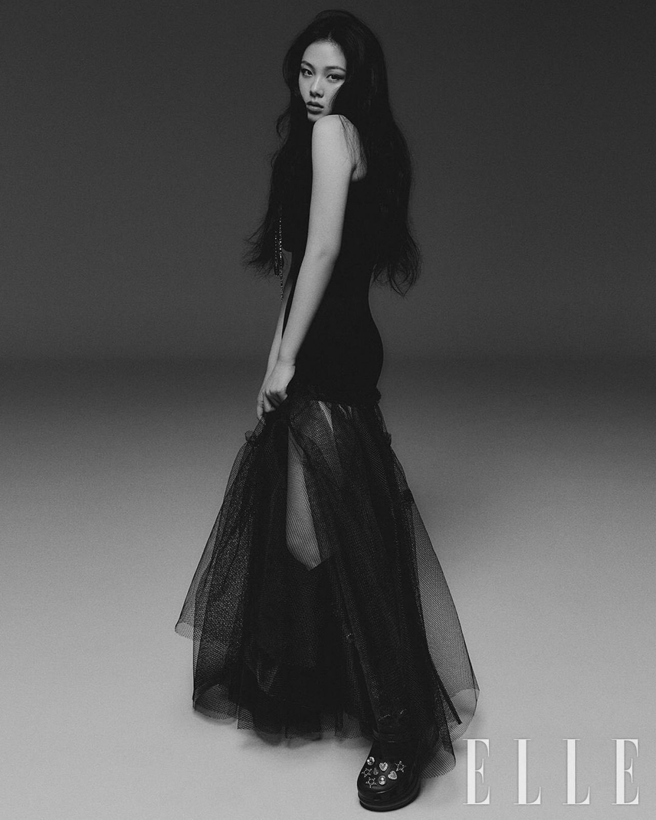 Elle rain. Bibi певица Корея. Элль 2021. Elle Korea черно белое фото. Фотосессия техона 2022.