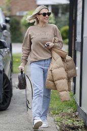 Billie Faiers at Her New Home in Essex 05/14/2021