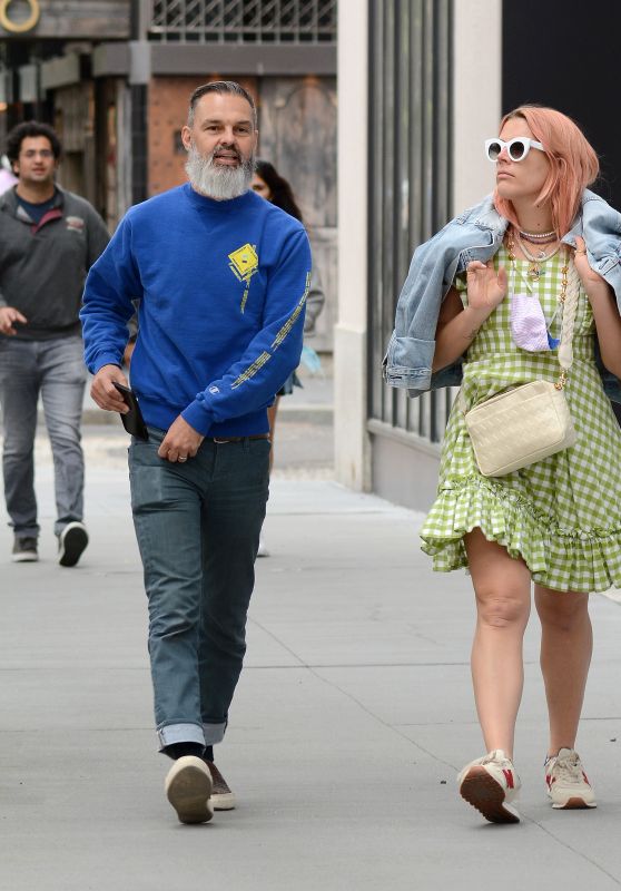 Busy Philipps and Marc Silverstein - Out in NYC 05/16/2021