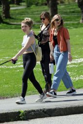 Ella Purnell - Rollerskates With Sammi Hanratty and Sophie Nelisse 05/01/2021