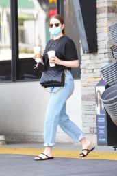 Emma Stone - Out in Pacific Palisades 05/01/2021