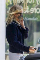 Gwyneth Paltrow - Out in Santa Monica 05/07/2021