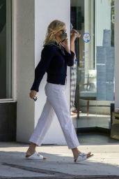 Gwyneth Paltrow - Out in Santa Monica 05/07/2021