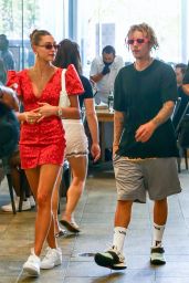 Hailey Rhode Bieber and Justin Bieber - Shopping in Miami 05/01/2021