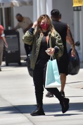 Hilary Duff - Cakes bakery in Studio City 05/21/2021