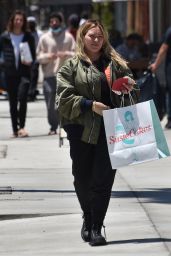 Hilary Duff - Cakes bakery in Studio City 05/21/2021