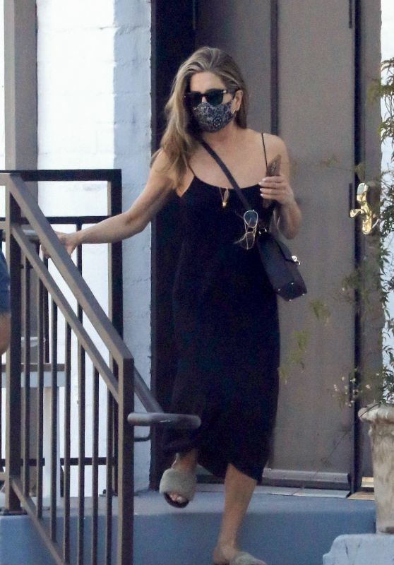 Jennifer Aniston - Leaves a Hair Salon in Beverly Hills 05/23/2021