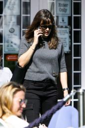 Jennifer Garner in Casual Outfit - Los Angeles 05/05/2021