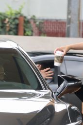Jennifer Garner - Picks Up a Drive Thru Coffee at Starbucks 05/08/2021