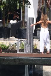 Jennifer Lopez Practices Her Stretches - Miami 05/25/2021