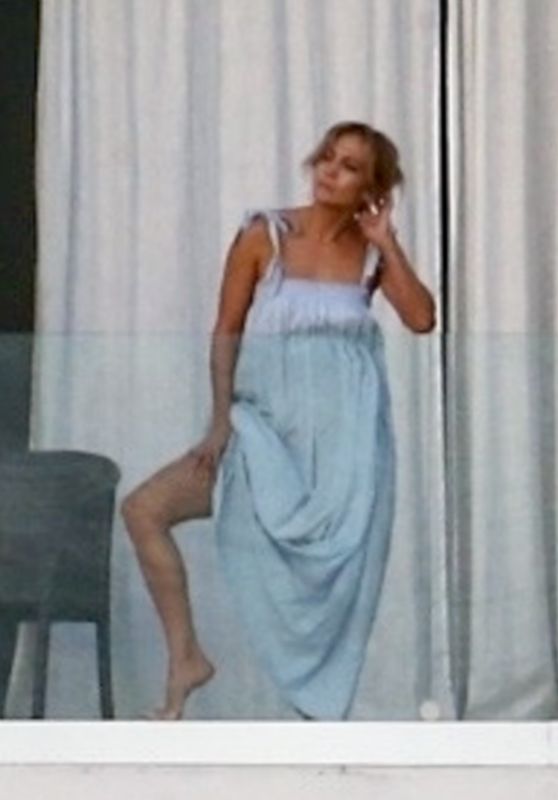 Jennifer Lopez - Watching the Sunset From the Balcony of her Miami Beach Waterfront Mansion 05/23/2021