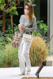 Jessica Alba - Arrives at Her Office in LA 05/12/2021