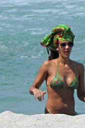 Jessica Alba in a Bikini - Miami 05/08/2021