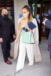 Jessica Alba is Stylish - Leaving Her Hotel in NY 05/06/2021