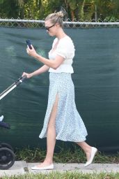 Karlie Kloss - Out For a Walk in Miami 05/11/2021