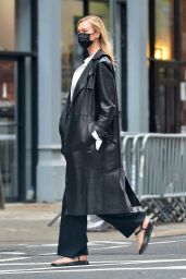 Karlie Kloss - Out in NY 05/05/2021