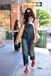 Katie Holmes Street Style - Shopping at Art Supply Stores in NYC 05/27/2021