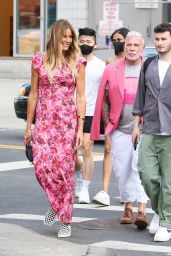 Kelly Bensimon Street Style - New York 05/22/2021