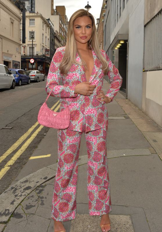 Kelsey Stratford - Out in London 05/27/2021