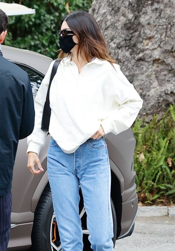 Kendall Jenner at the Bel Air Hotel in LA 05/06/2021 • CelebMafia