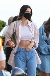 Kendall Jenner Street Style - Malibu 05/03/2021