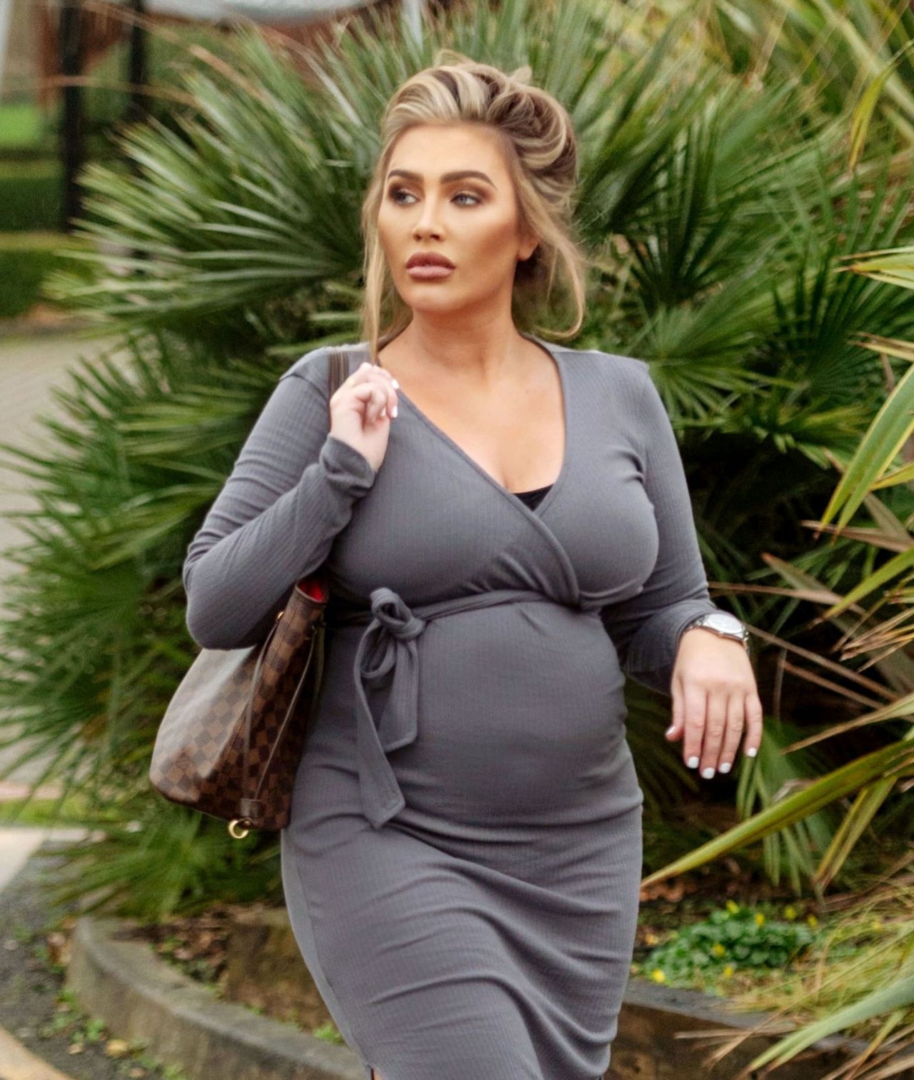 Lauren Goodger in a Grey Dress - Chigwell 05/09/2021 • CelebMafia