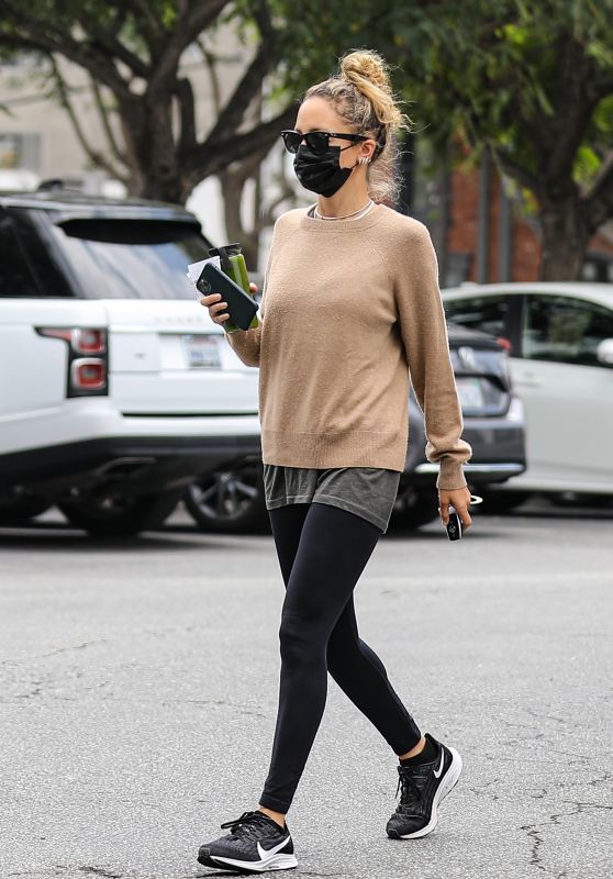 Nicole Richie - Out in Los Angeles 05/15/2021 • CelebMafia