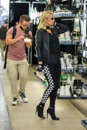 Paris Hilton – Shopping on Rodeo Drive in Beverly Hills 05/12/2021 (V)