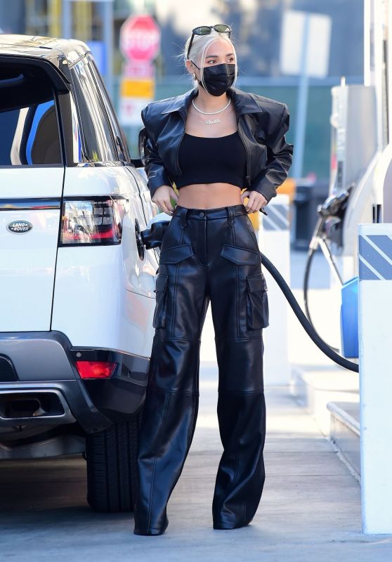Pia Mia - Getting Gas in LA 05/21/2021
