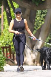 Reese Witherspoon in Tight Black Spandex Leggings - Brentwood 05/01/2021