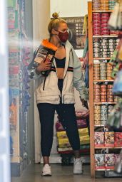 Sharna Burgess Wears a Training Bra - Shopping in Malibu 05/17/2021