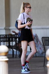 Sophie Turner - Shopping at Gelson