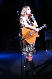 Taylor Swift - Performing at Shepherds Bush Empire in London 05/06/2009