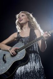 Taylor Swift - Performs at Madison Square Garden in NY 08/27/2009