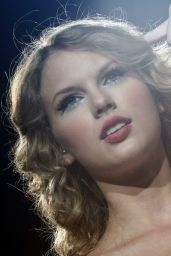 Taylor Swift - Performs at Madison Square Garden in NY 08/27/2009