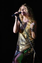 Taylor Swift - Performs Live at "Fearless" Tour in Sydney 03/12/2009