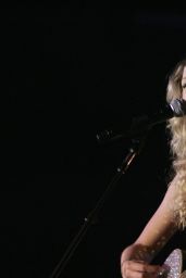 Taylor Swift - Performs Live at "Fearless" Tour in Sydney 03/12/2009