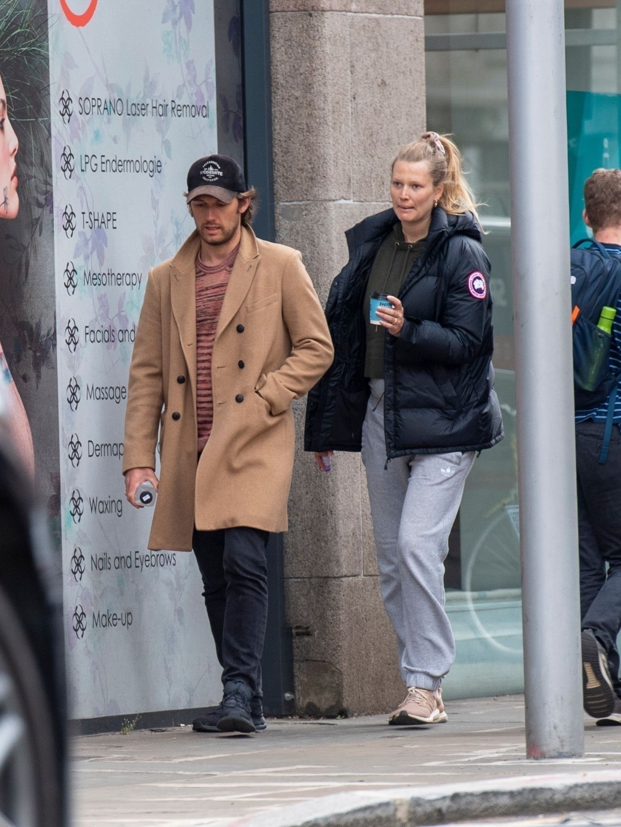 Toni Garrn Makeup Free - Shopping in London 05/04/2021 • CelebMafia