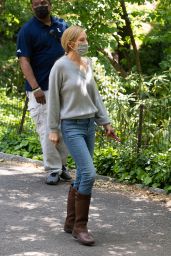 Uma Thurman - "Suspicion" Set in Central Park 05/18/2021