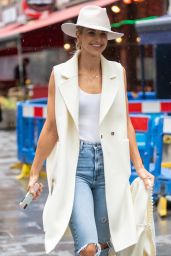 Vogue Williams Street Style - London 05/24/2021