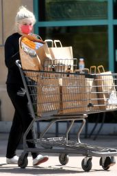 Ariel Winter - Grocery Shopping in North Hollywood 06/05/2021